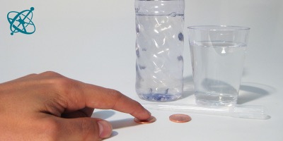 Ciensación experimento manos en la masa: Gotas en una moneda ( química, agua, tensión superficial, fuerza de cohesión, enlaces de hidrógeno, tensioactivo)