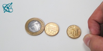 Ciensación experimento manos en la masa: Billar de monedas ( física, mecánica, choque elástico, energía cinética)