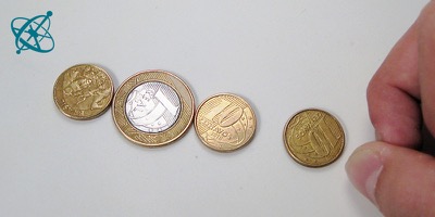 Ciensación experimento manos en la masa: Billar de monedas ( física, mecánica, choque elástico, energía cinética)